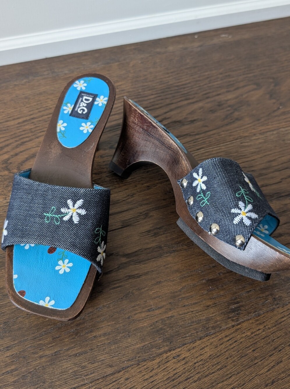 D&G Women’s Denim Clog Sandals with White Floral Embroidery - Size 8 - Picture 5 of 6